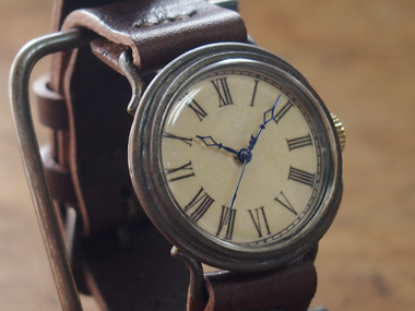 三浦春馬さんの映画「真夜中の五分前」にて使用されたオリジナルデザインの腕時計。